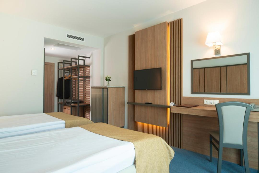 Legends Hotel 4*